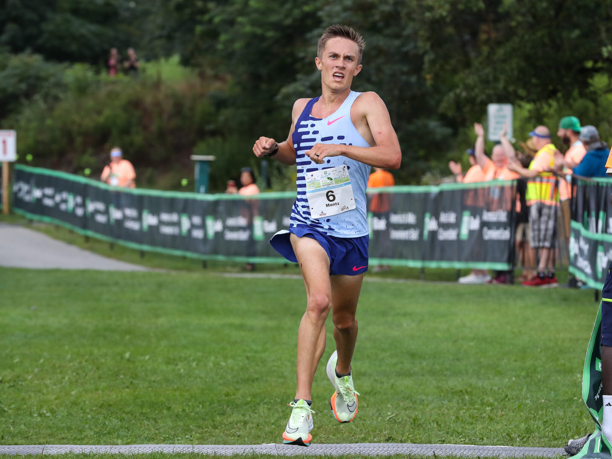YIHUNE AND OBIRI LEAD THE PACK IN THE 25TH RUNNING OF THE TD BEACH TO BEACON 10K TD Beach to